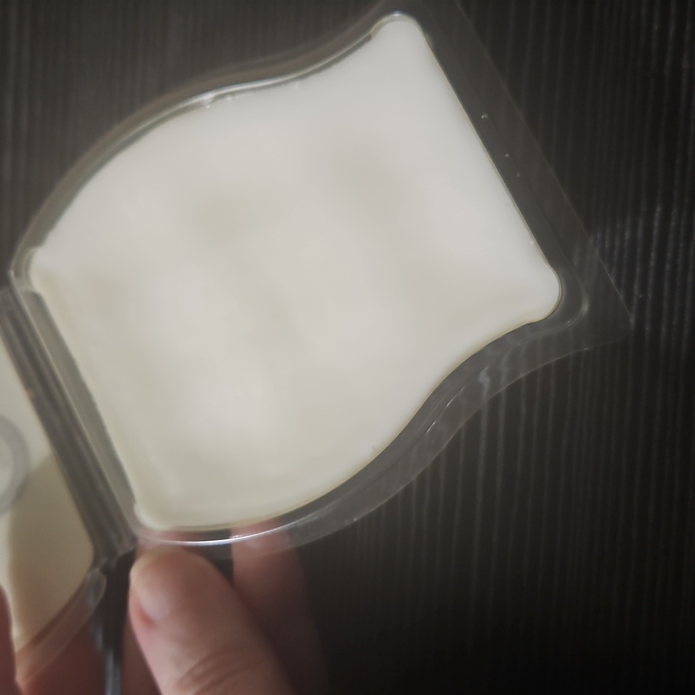 Pina Colada scentsy wax bar - Picture 2 of 3